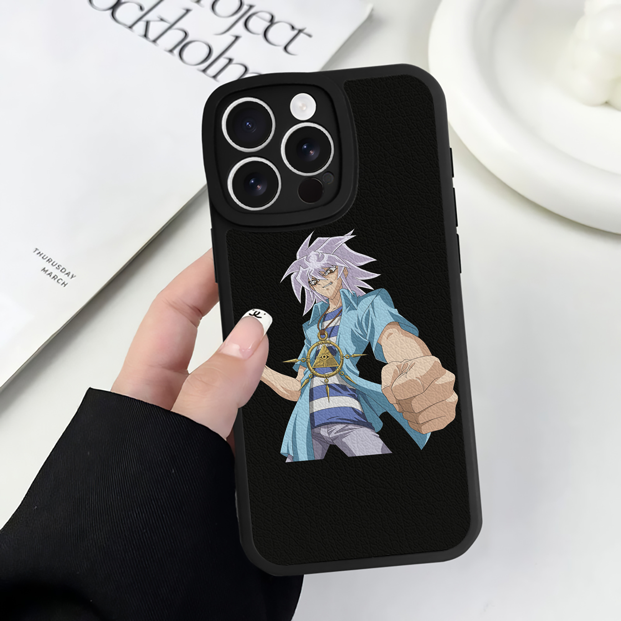 遊☆戯☆王 Yu-Gi-Oh! 【iPhone 16シリーズ対応】シリコンスマホケース（レザー調） 材質：シリコン